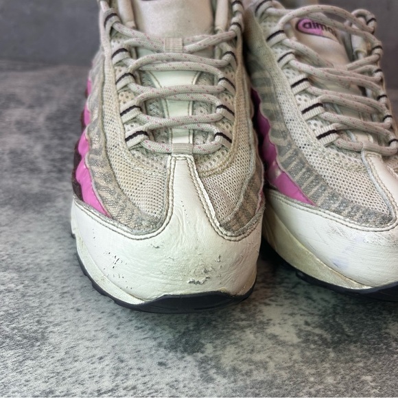 Nike Air Max 95 Running Shoes Womens sz 9 - tan/pink - Picture 7 of 9